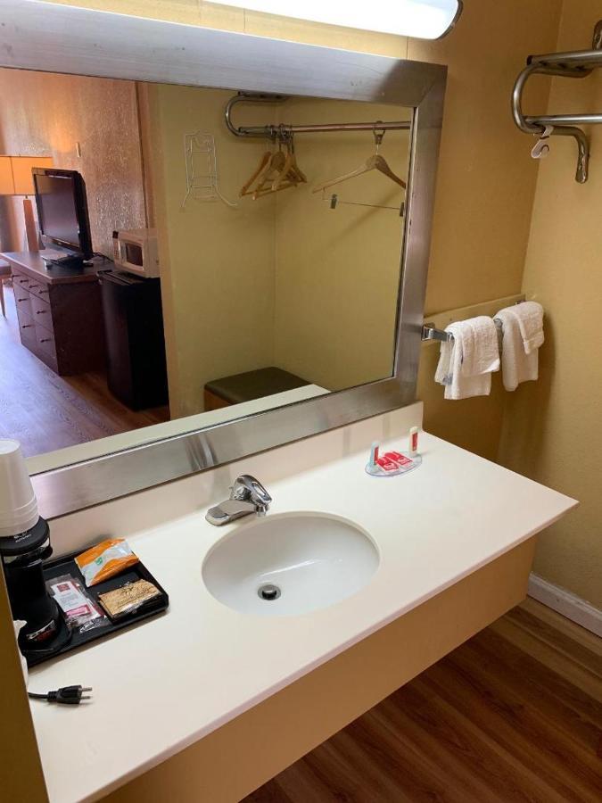 Amerivu Inn-Gilbertsville Екстериор снимка